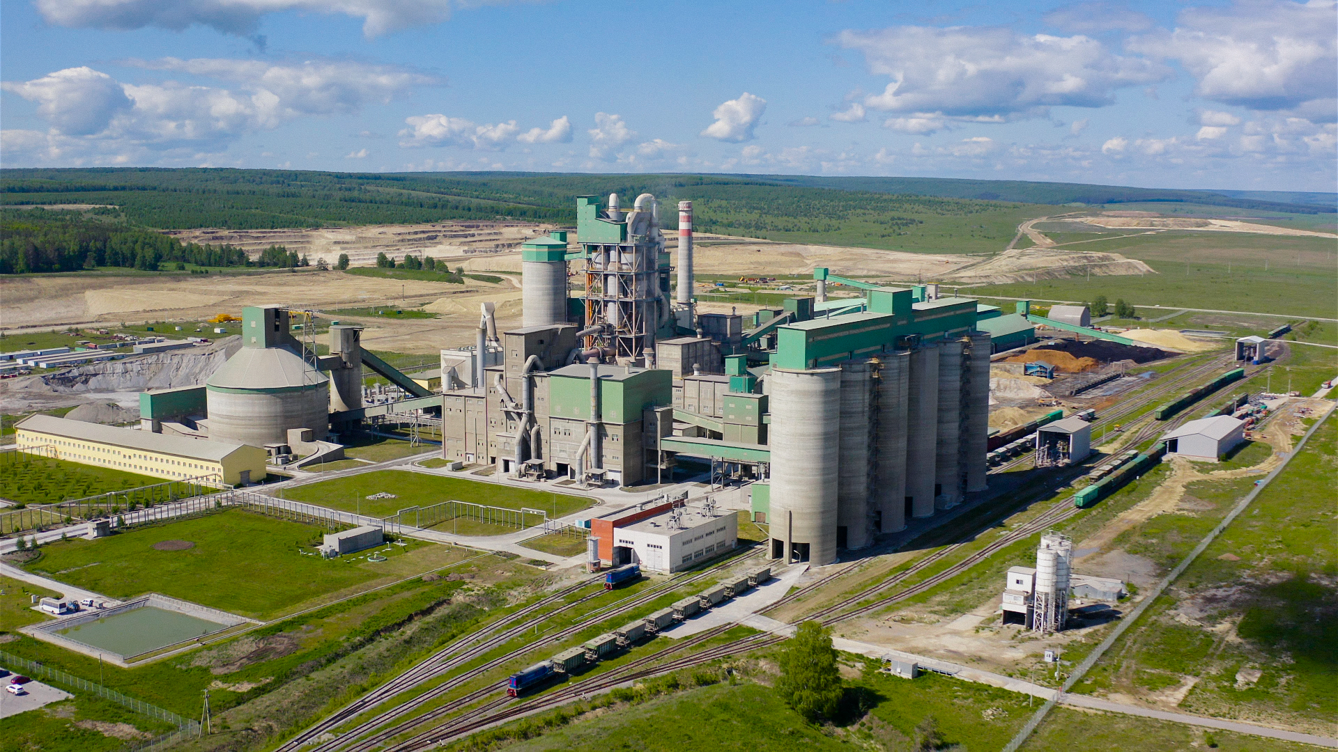 Контроль за вредными выбросами на цементном заводе 